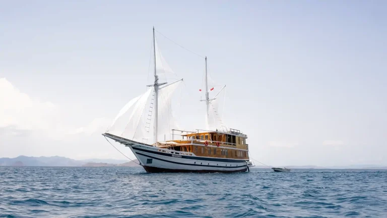 Luxury Phinisi Yacht Design: Crafting the Ultimate Indonesian Voyage
