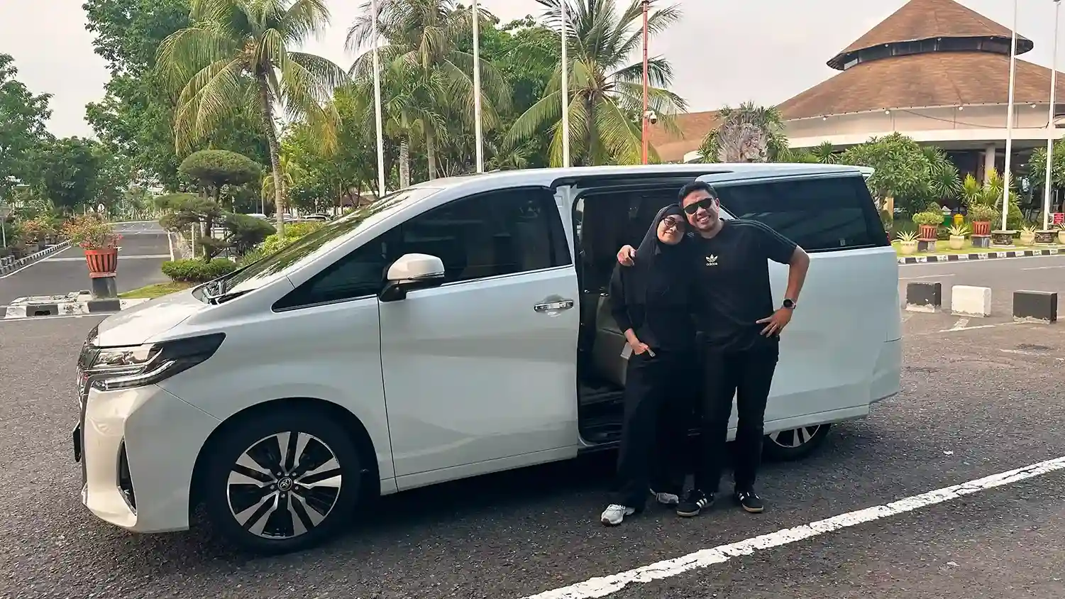Private Toyota Alphard airport transfer waiting at Denpasar airport